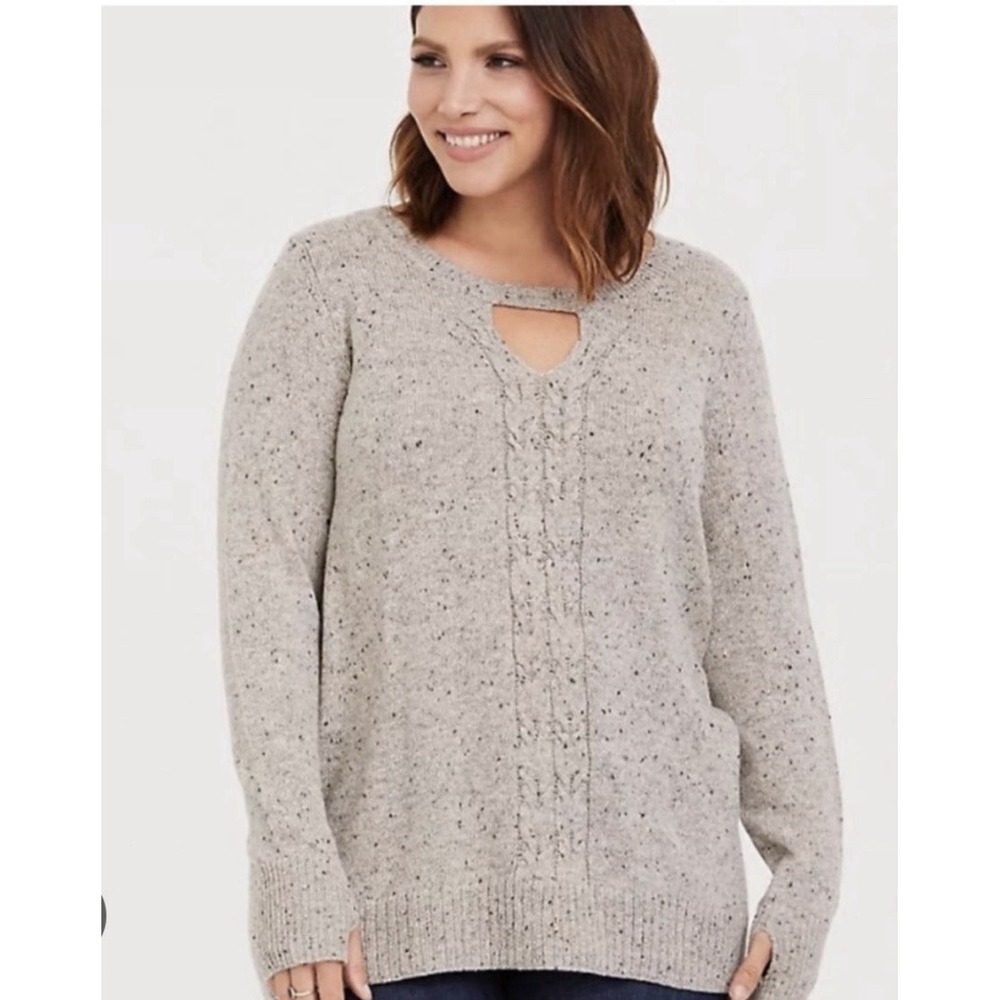 Torrid Sweater Ladies Size 1 Tan Crew Neck Cable Knit Thumb Hole Sleeve
